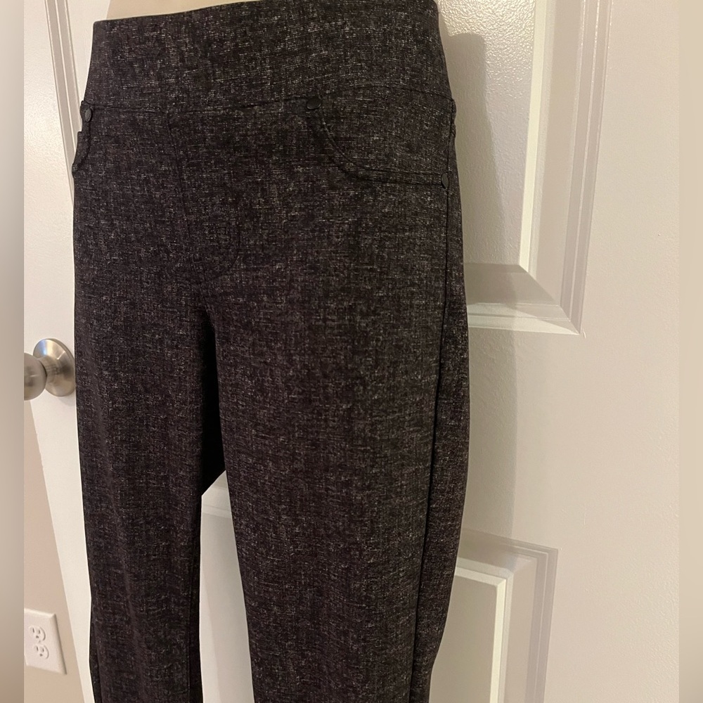 Liverpool size 6 Black Gray Skinny leg Pants or Leggings